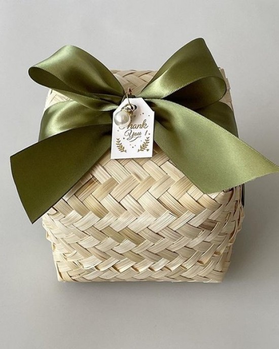 Handwoven Bamboo Gift Box with Lid, Natural Square Storage Basket for Home Decor