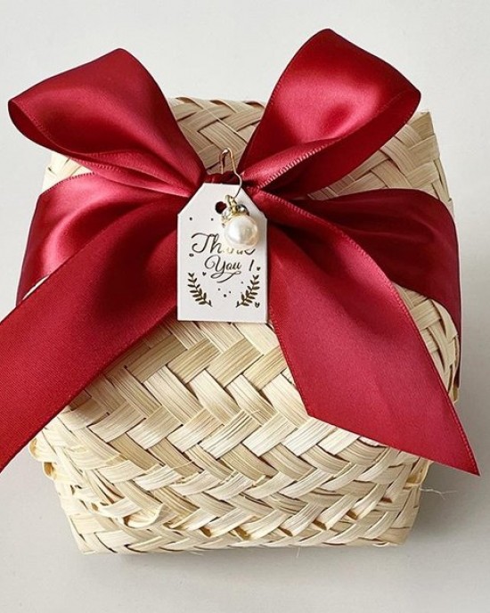 Handwoven Bamboo Gift Box with Lid, Natural Square Storage Basket for Home Decor